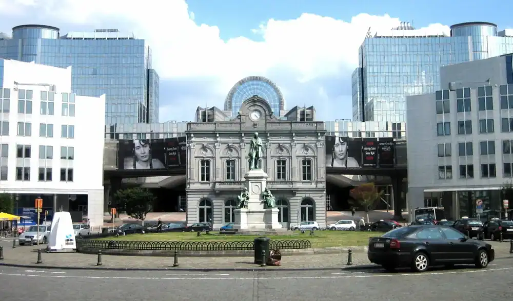Place Du Luxembourg 889 Wide