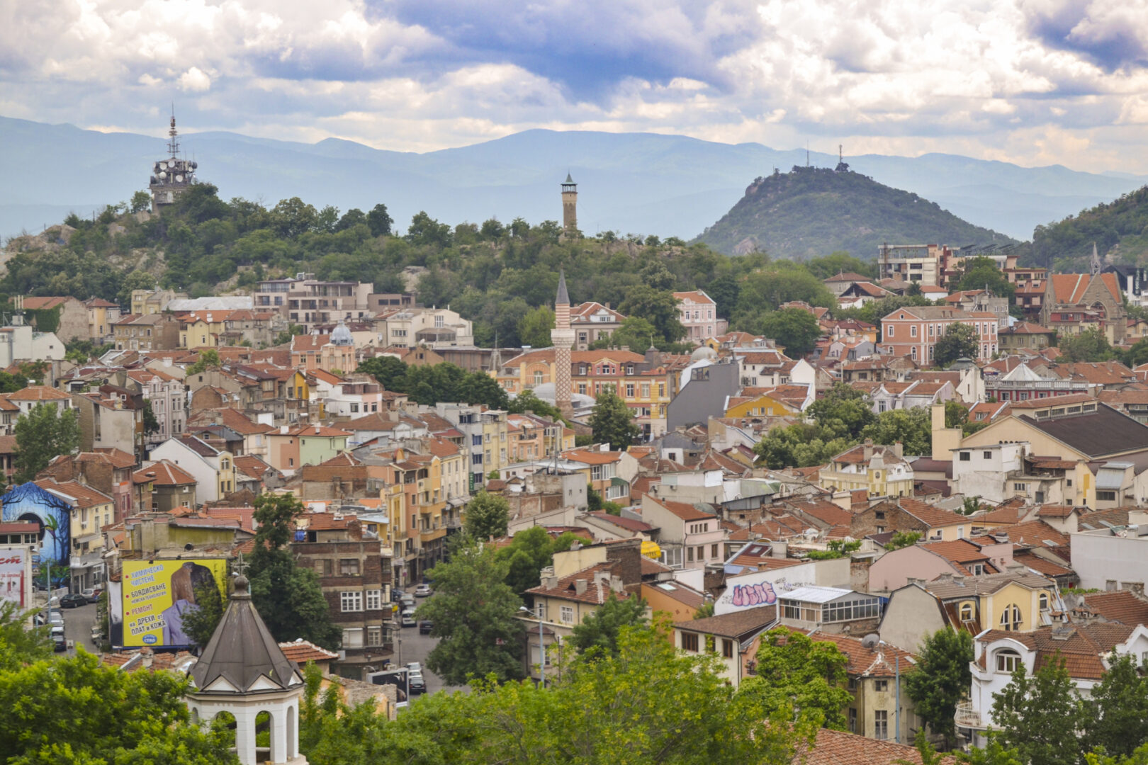 Landets andenstørste by, Plovdiv, med dets karakteristiske høje. (Illia Markov, Creative Commons)