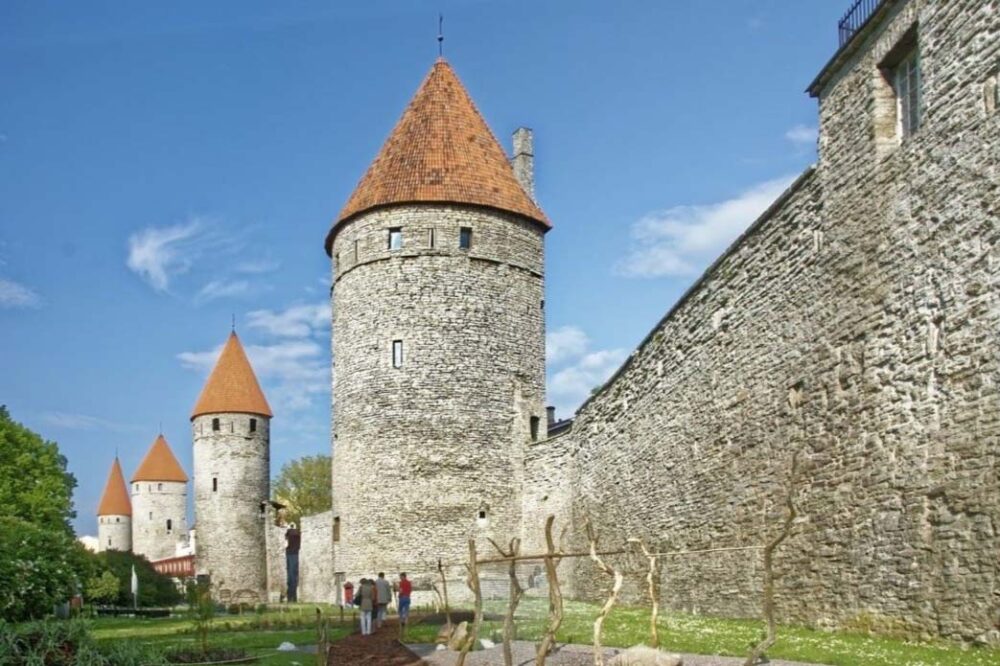 Tallin Bymuren Cropped