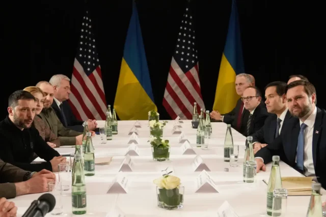 Vance og Zelenskyj mødes under Sikkerhedskonferencen i München 2025